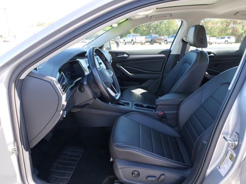 Used 2024 Volkswagen Jetta SE image 16