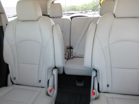 Used 2024 Buick Enclave Premium w/ Experience Buick Package FWD image 19