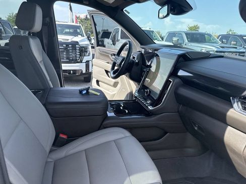 Certified 2025 GMC Yukon XL Elevation AWD/4WD image 35