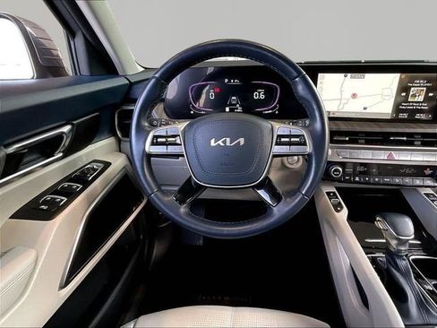 Used 2024 Kia Telluride EX w/ EX Captain's Chair Package AWD/4WD image 17