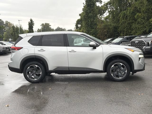 Used 2025 Nissan Rogue SV FWD image 2