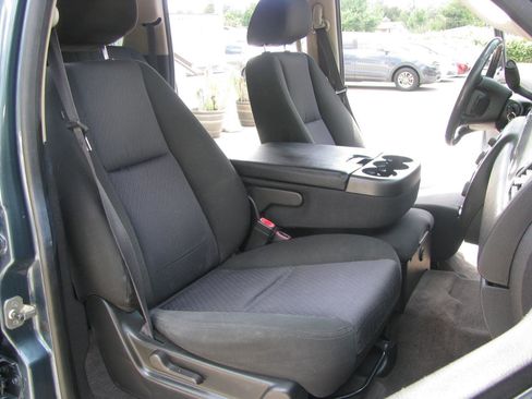 Used 2010 Chevrolet Suburban LS RWD image 15