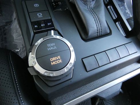 Used 2025 Toyota Tacoma TRD Sport image 70