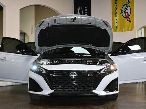 Used 2023 Nissan Altima 2.5 SR FWD image 87