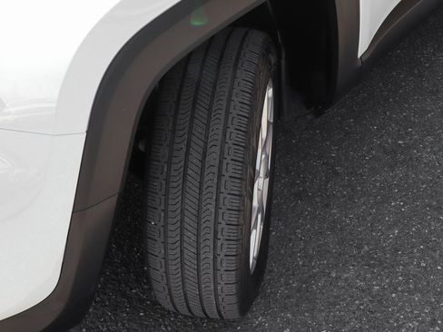 Used 2023 Jeep Renegade Latitude w/ Sun & Fun Group image 46