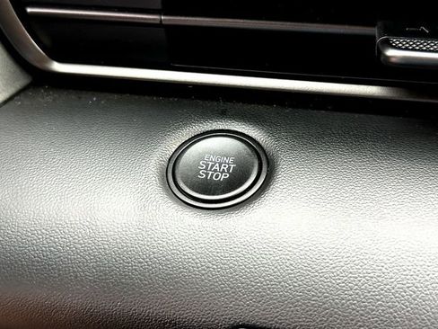 Used 2025 Hyundai Elantra Sport FWD image 16