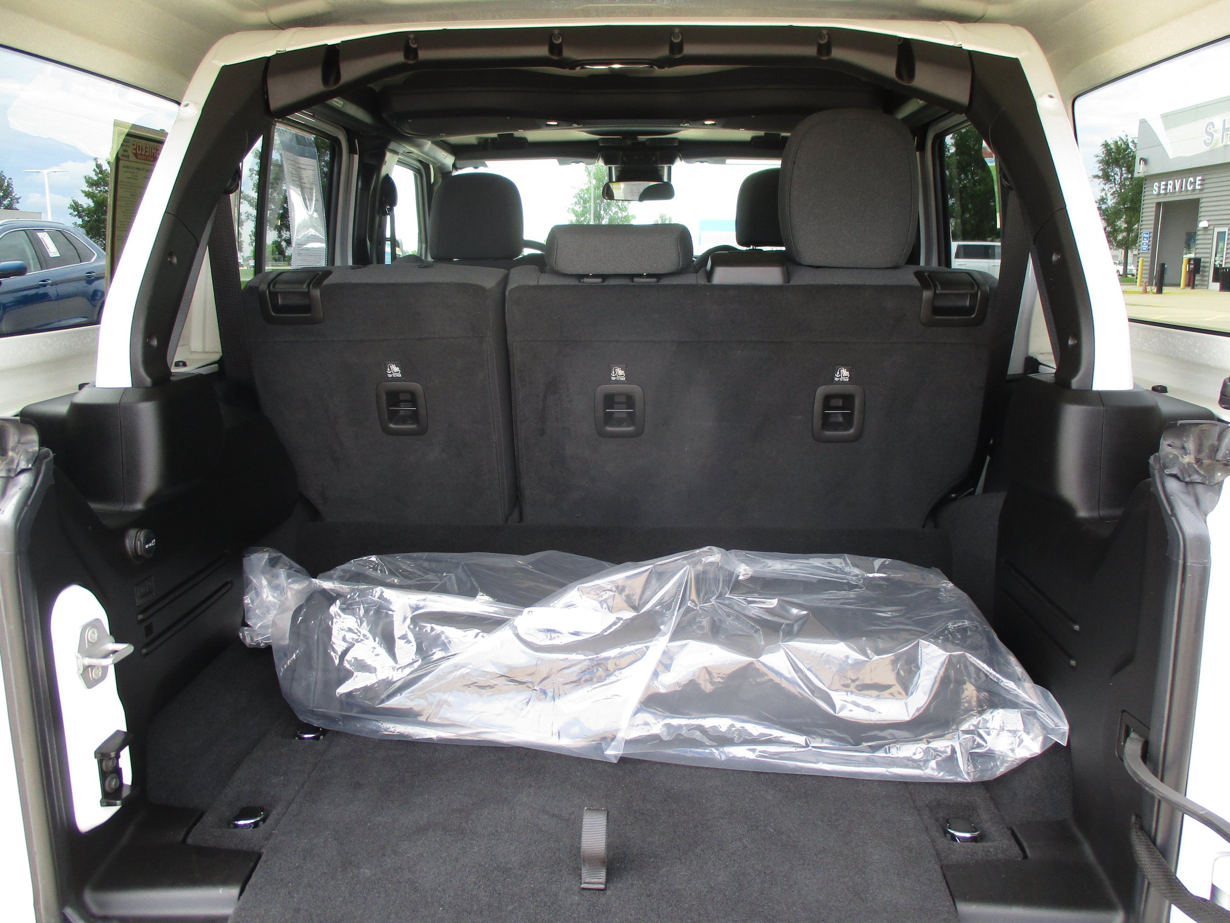 Used 2025 Jeep Wrangler Unlimited Sahara AWD/4WD image 36