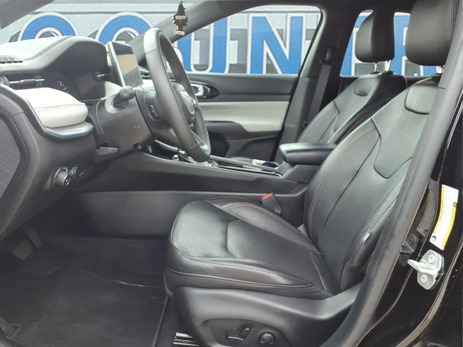 Used 2023 Jeep Compass Limited w/ Sun and Sound Group AWD/4WD image 17