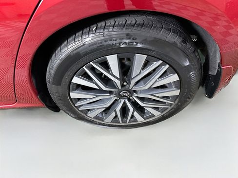 Used 2024 Nissan Altima 2.5 SV image 11