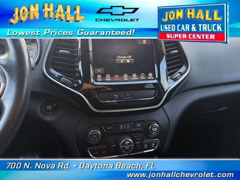 Used 2019 Jeep Cherokee Limited image 24