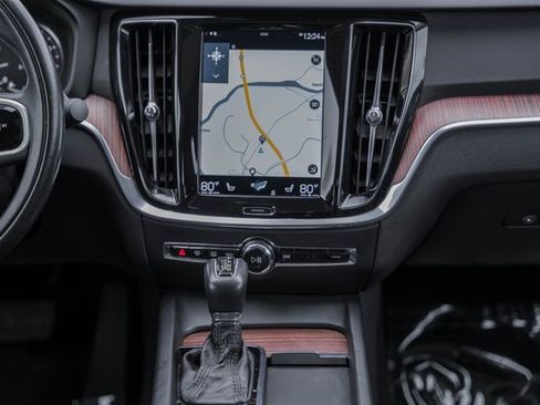 Used 2021 Volvo S60 T5 Momentum w/ Protection Package Premier image 23