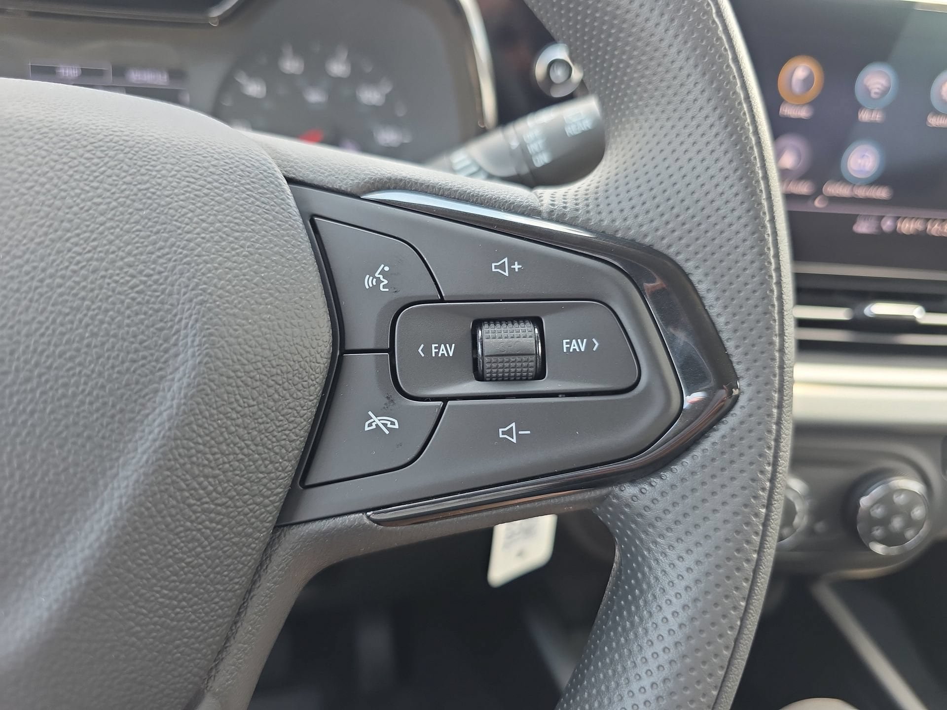 New 2026 Chevrolet Trax LS w/ LS Convenience Package FWD image 20