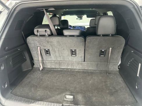 Used 2025 Chevrolet Traverse LT FWD image 13