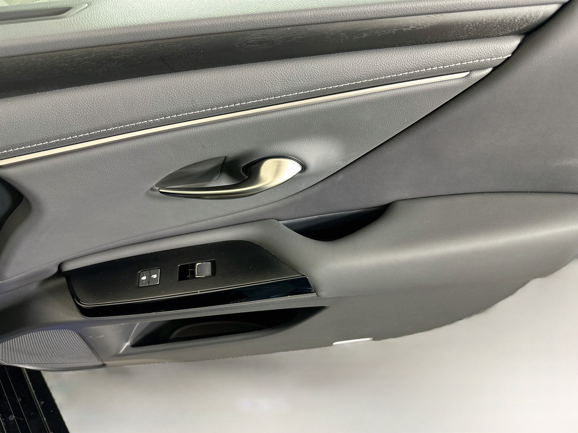 Used 2024 Lexus ES 300h w/ Premium Package FWD image 34
