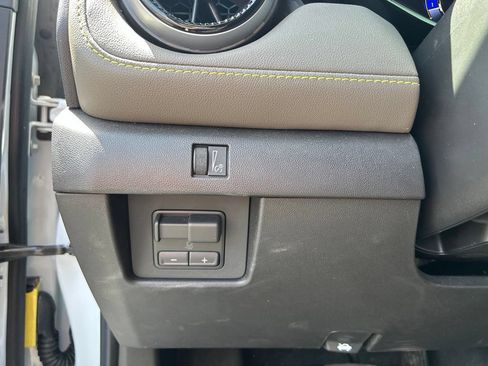 Used 2025 Chevrolet Colorado ZR2 w/ Technology Package AWD/4WD image 22