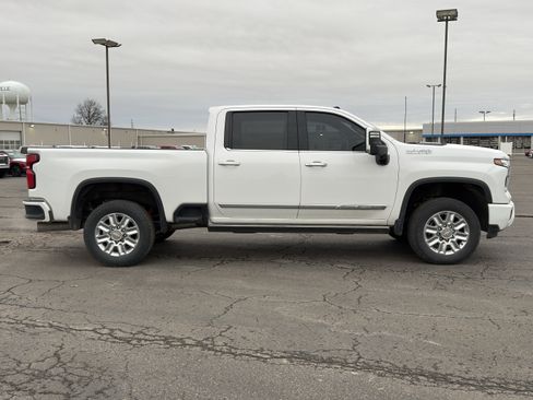 Used 2024 Chevrolet Silverado 3500 High Country w/ High Country Premium Package image 2
