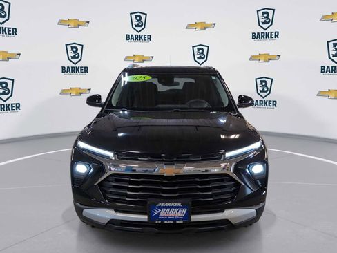 Used 2025 Chevrolet TrailBlazer LT FWD image 3