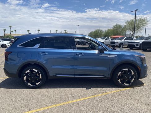 Certified 2025 Kia Sorento EX AWD/4WD image 6
