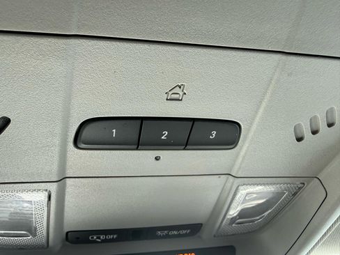 Used 2019 Chevrolet Equinox LT FWD image 17