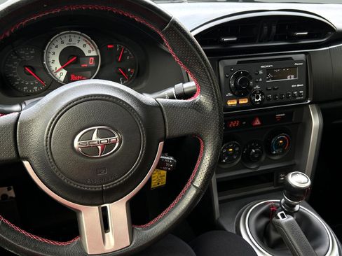 Used 2013 Scion FR-S image 27