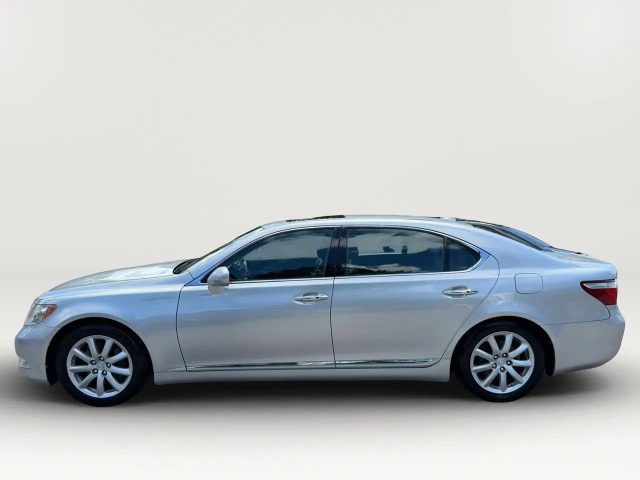 Used 2007 Lexus LS 460 L w/ Luxury Pkg RWD image 6