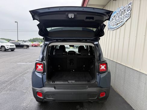 Used 2021 Jeep Renegade Latitude w/ Convenience Group AWD/4WD image 6
