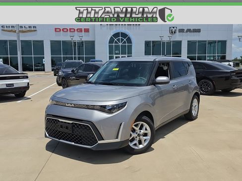 Used 2023 Kia Soul LX w/ LX Technology Package FWD image 1