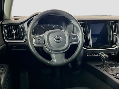 Used 2020 Volvo S60 T5 Momentum FWD image 18