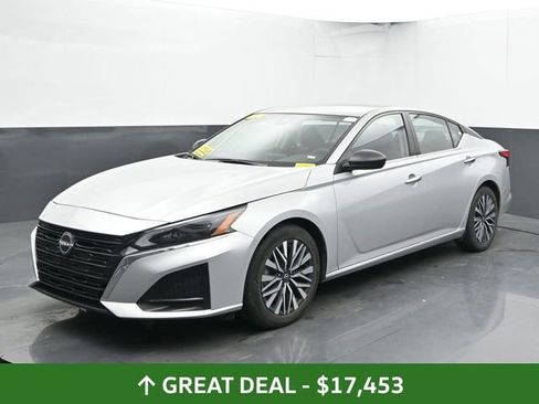 Used 2024 Nissan Altima 2.5 SV image 7