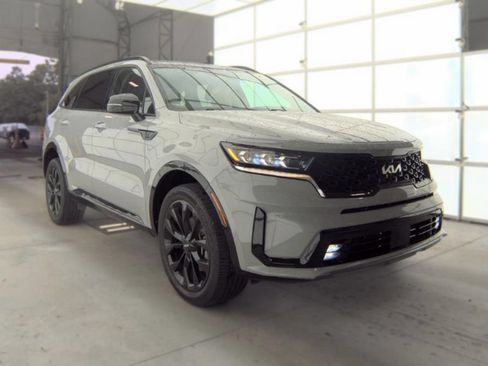 Used 2023 Kia Sorento SX AWD/4WD image 4
