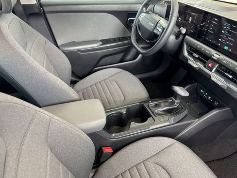 Used 2025 Kia K4 EX FWD image 15