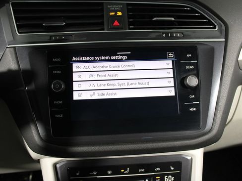 Used 2022 Volkswagen Tiguan SE R-Line image 23