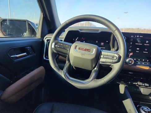 Certified 2025 GMC Canyon AT4 w/ Technology Plus Package image 12