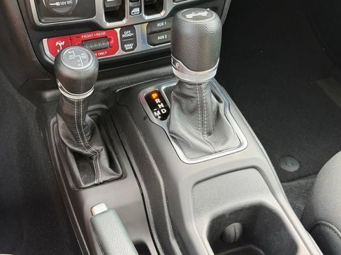 Used 2024 Jeep Wrangler Unlimited Rubicon 4xe AWD/4WD image 17