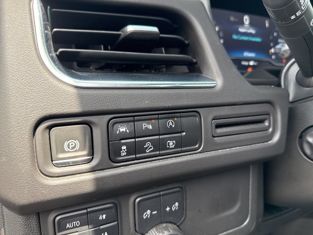 Used 2023 Chevrolet Tahoe Z71 w/ Luxury Package AWD/4WD image 17