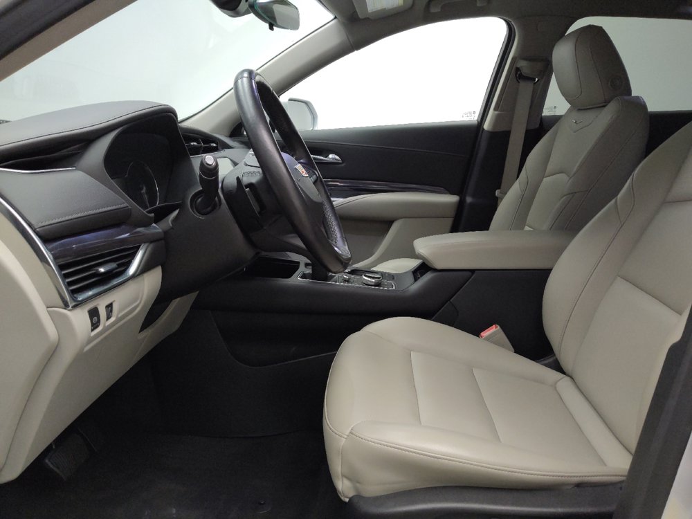 Used 2020 Cadillac XT4 Luxury w/ Cold Weather Package FWD image 17