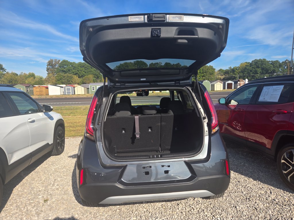 Used 2025 Kia Soul LX w/ LX Technology Package FWD image 5