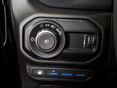 Used 2023 Jeep Wrangler Unlimited Sahara w/ Cold Weather Group AWD/4WD image 19