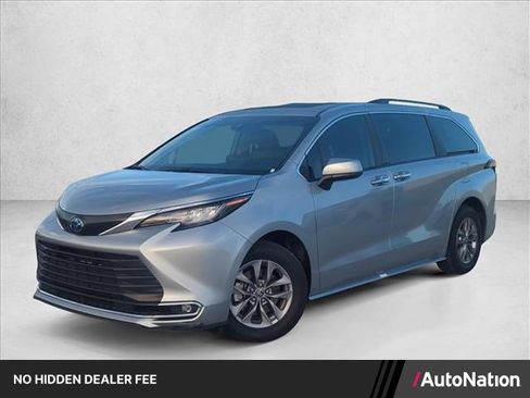 Certified 2022 Toyota Sienna XLE w/ XLE Plus Package FWD image 1