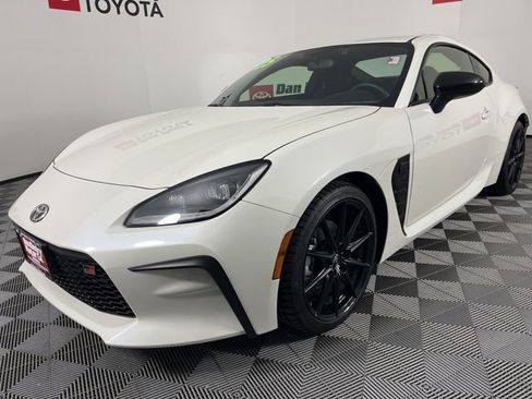 Used 2025 Toyota GR86 Premium image 16