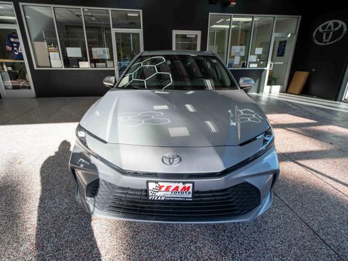 Used 2025 Toyota Camry LE image 6