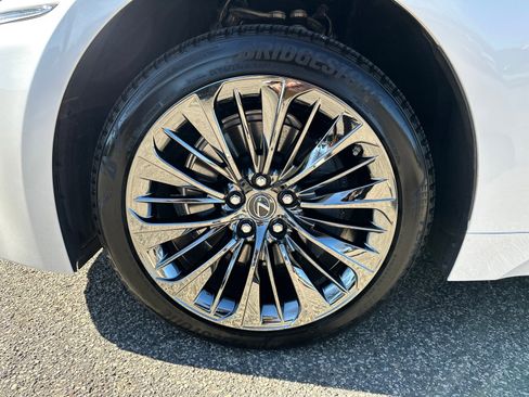 Used 2018 Lexus LS 500h image 11