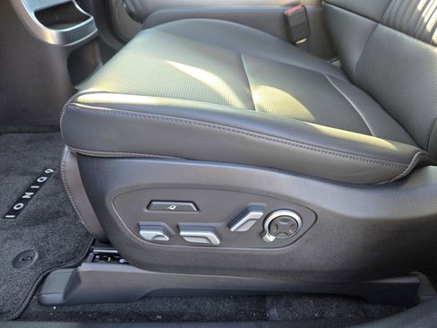 New 2026 Hyundai Ioniq 9 Calligraphy image 18