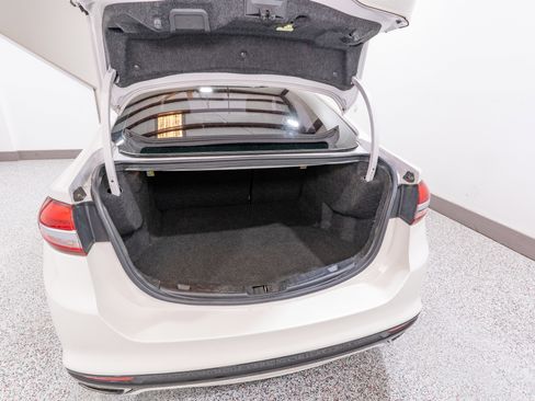 Used 2017 Ford Fusion SE image 28