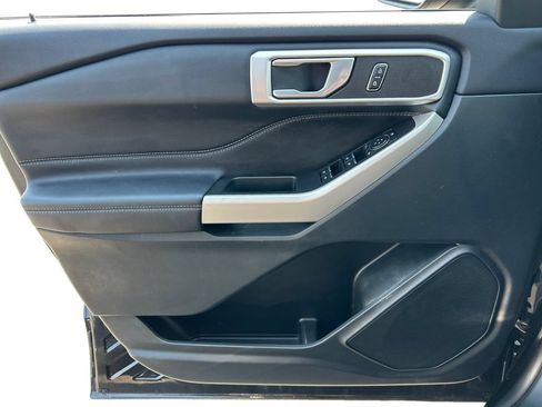 Used 2023 Ford Explorer XLT w/ Equipment Group 202A AWD/4WD image 16