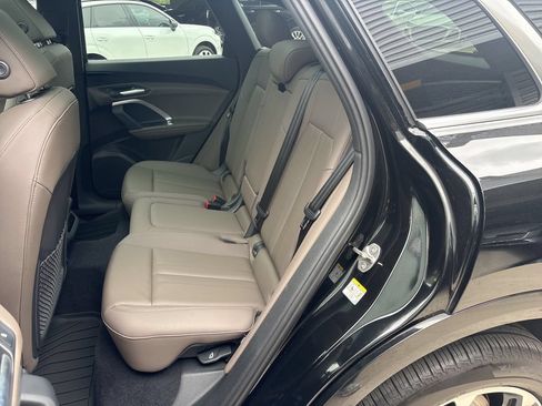 Certified 2025 Audi Q5 Premium w/ Convenience Package AWD/4WD image 14
