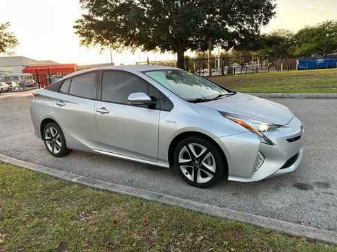 Used 2018 Toyota Prius Four Touring image 7