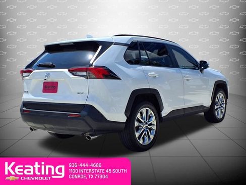 Used 2020 Toyota RAV4 XLE Premium FWD image 8