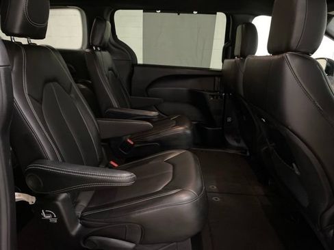 Used 2025 Chrysler Pacifica Select FWD image 74