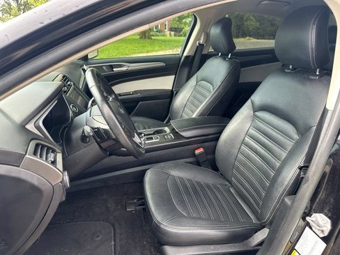 Used 2019 Ford Fusion SE w/ Equipment Group 151A FWD image 12